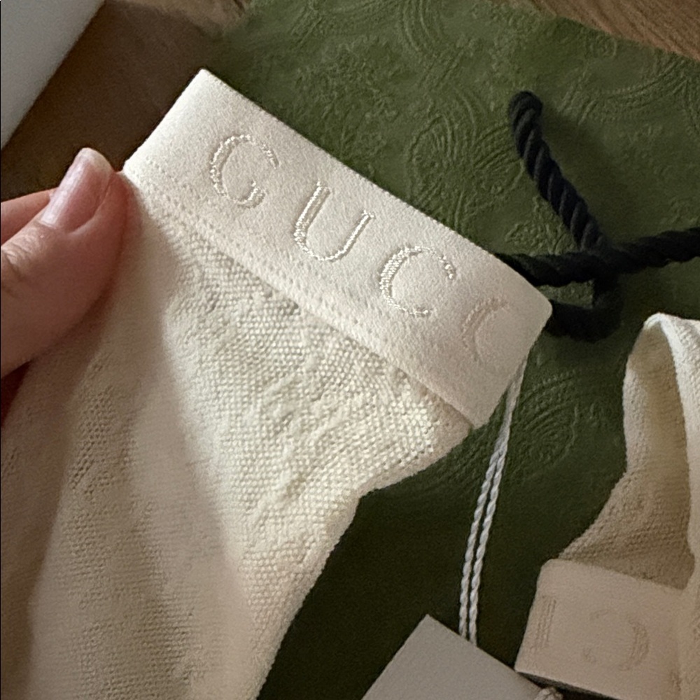 Gucci Ivory Lace SOCKS! NWT - Picture 4 of 4